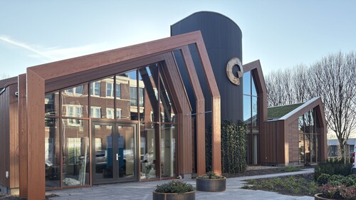 Foto van de voorgevel van het kantoor in Hedel